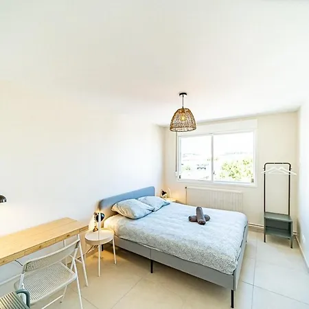 Hotel Le Pressense 4 Pers Balcon-metro Republique Villeurbanne